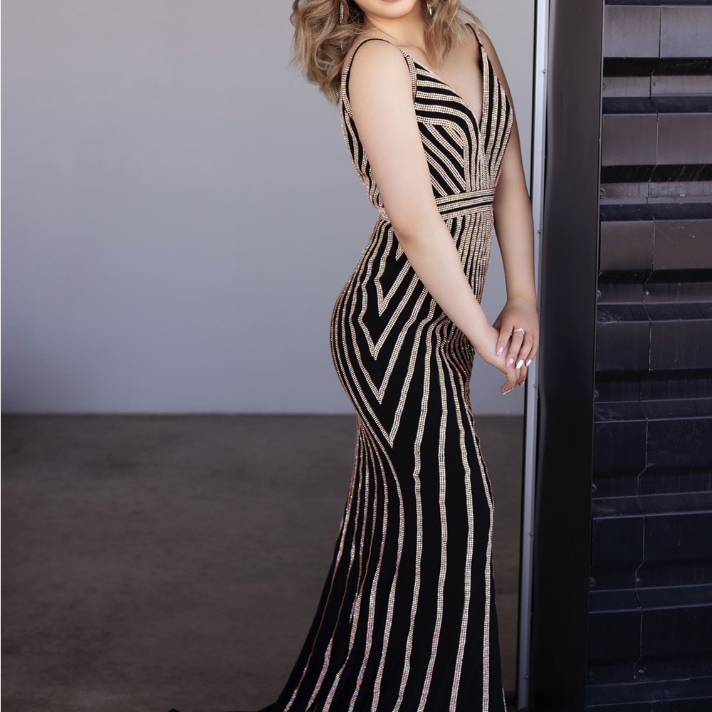 Black and gold jovani gown| black tie dress